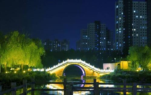 城市照明设计和灯光古朴的风格